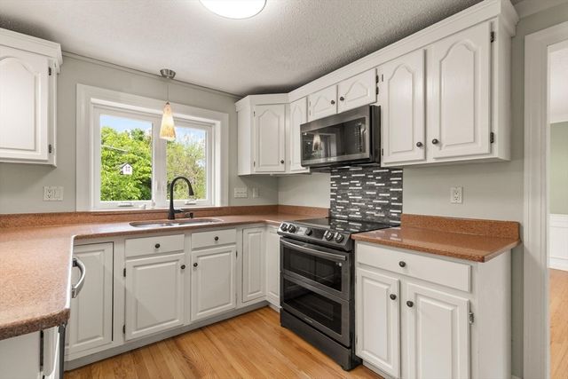 50 Farm Hill Rd, Wrentham, MA 02093