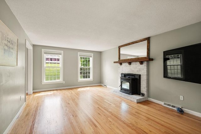 50 Farm Hill Rd, Wrentham, MA 02093