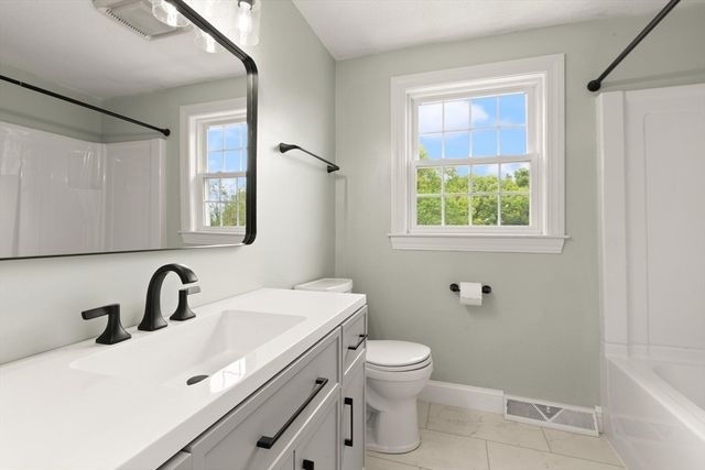 50 Farm Hill Rd, Wrentham, MA 02093