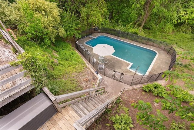 50 Farm Hill Rd, Wrentham, MA 02093
