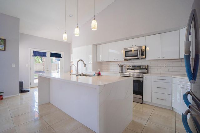 4613 E Desert Cactus Street, Phoenix, AZ 85032