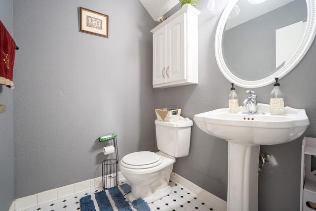 4613 E Desert Cactus Street, Phoenix, AZ 85032