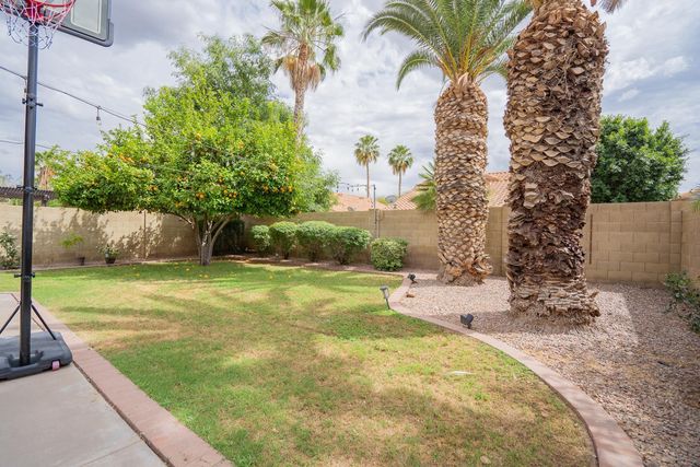4613 E Desert Cactus Street, Phoenix, AZ 85032