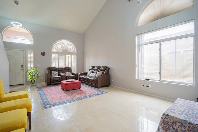 4613 E Desert Cactus Street, Phoenix, AZ 85032