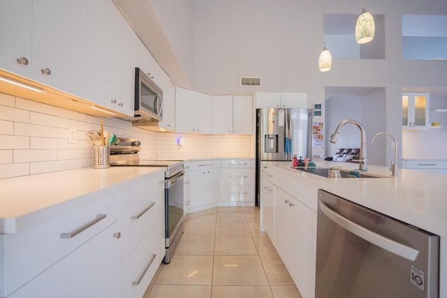 4613 E Desert Cactus Street, Phoenix, AZ 85032