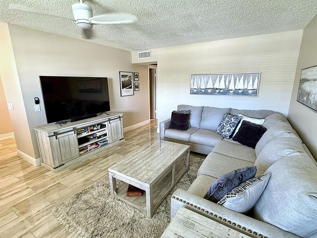 359 Oakridge T, Deerfield Beach, FL 33442