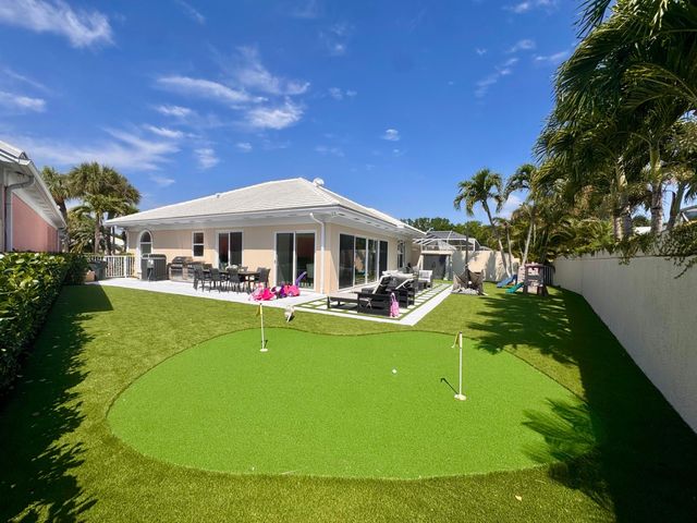 8452 Beaconhill Road, Palm Beach Gardens, FL 33410