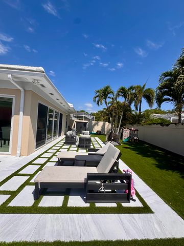 8452 Beaconhill Road, Palm Beach Gardens, FL 33410