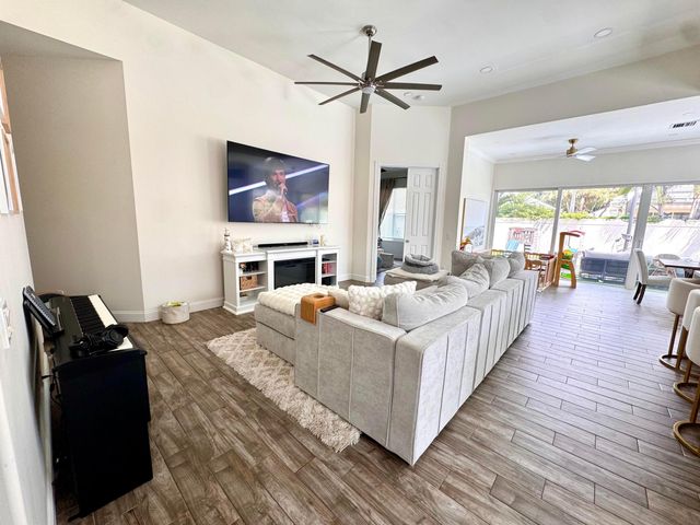 8452 Beaconhill Road, Palm Beach Gardens, FL 33410