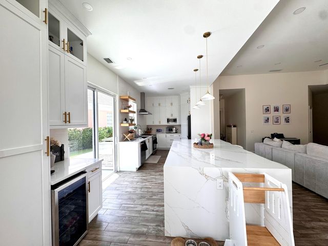 8452 Beaconhill Road, Palm Beach Gardens, FL 33410