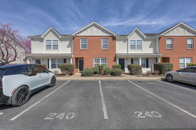 240 Arapaho Dr, Murfreesboro, TN 37128
