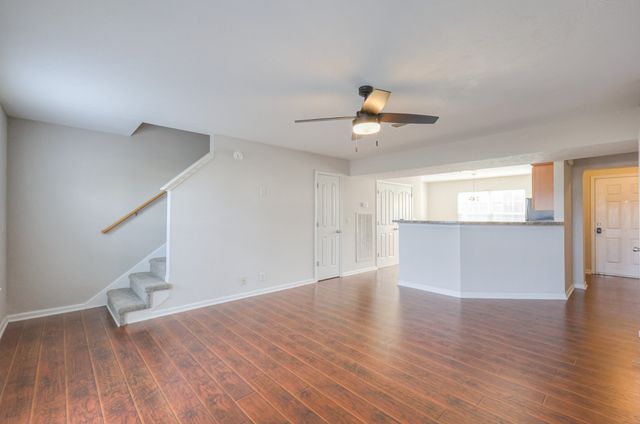 240 Arapaho Dr, Murfreesboro, TN 37128