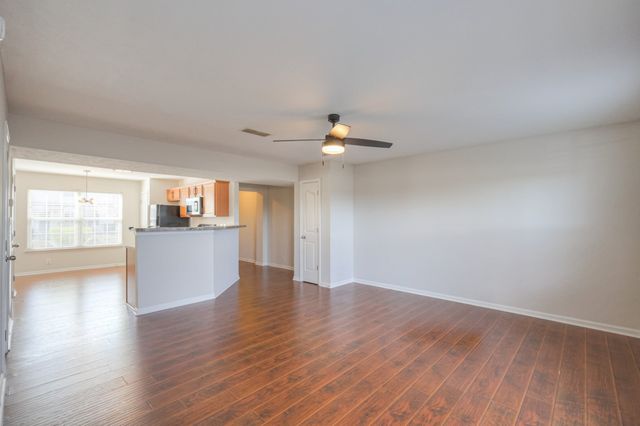 240 Arapaho Dr, Murfreesboro, TN 37128