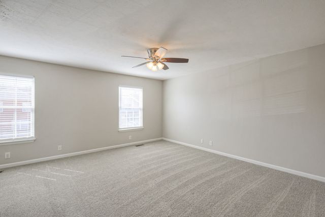 240 Arapaho Dr, Murfreesboro, TN 37128