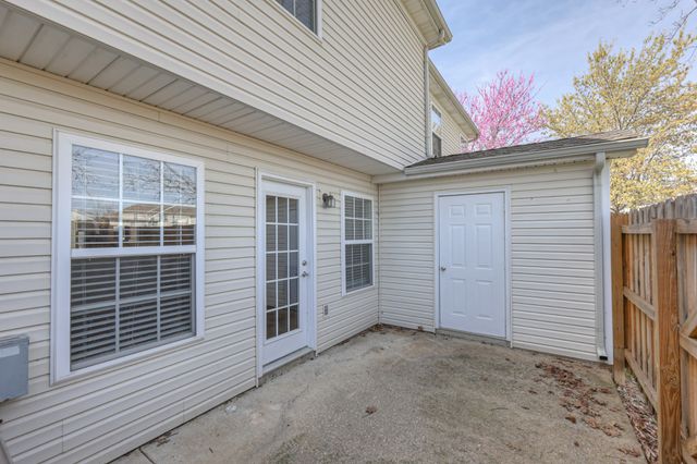 240 Arapaho Dr, Murfreesboro, TN 37128