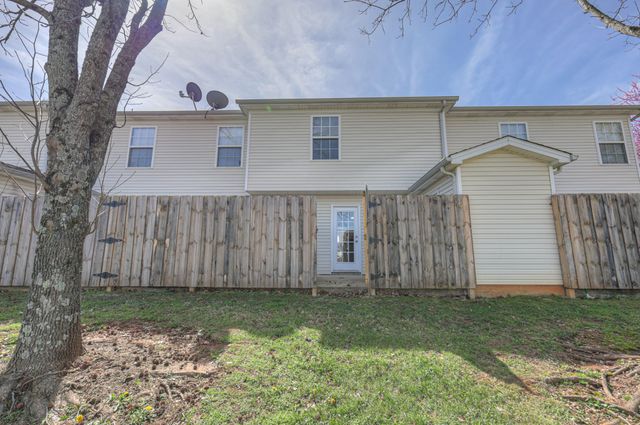 240 Arapaho Dr, Murfreesboro, TN 37128