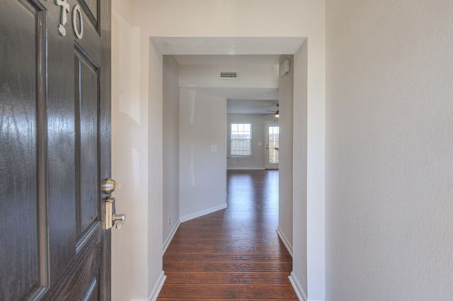 240 Arapaho Dr, Murfreesboro, TN 37128