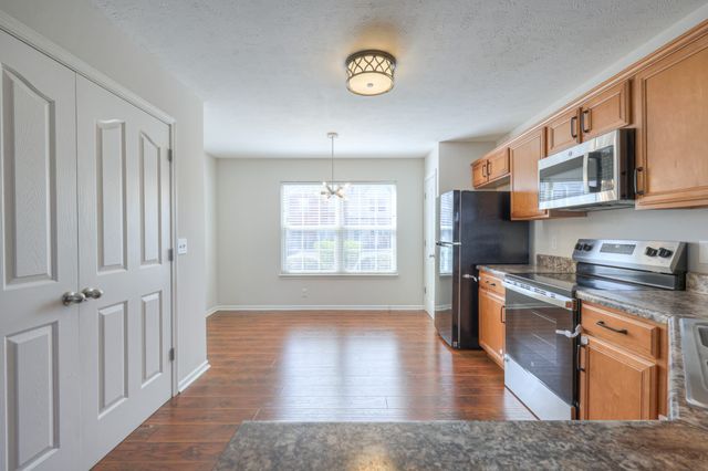 240 Arapaho Dr, Murfreesboro, TN 37128