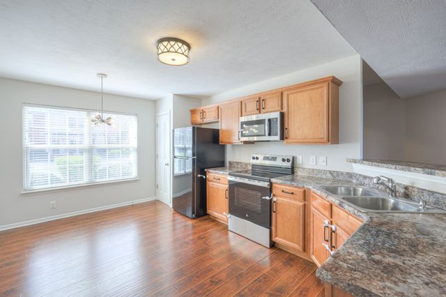 240 Arapaho Dr, Murfreesboro, TN 37128