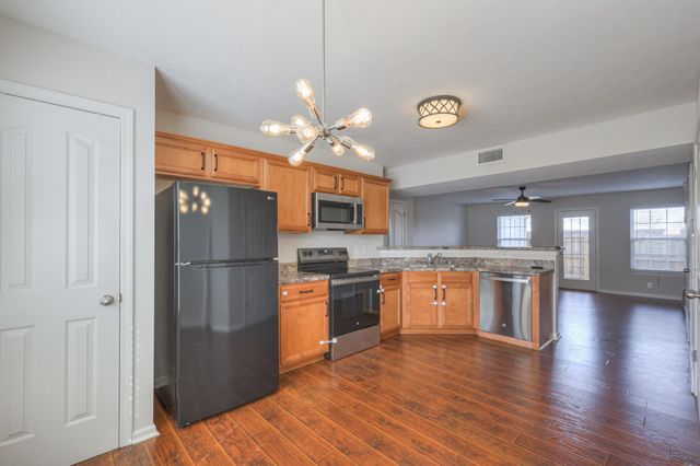 240 Arapaho Dr, Murfreesboro, TN 37128