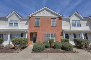240 Arapaho Dr, Murfreesboro, TN 37128