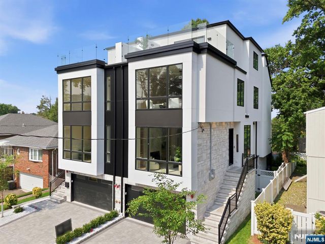 1017 Kingsland Lane, Fort Lee, NJ 07024