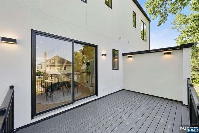1017 Kingsland Lane, Fort Lee, NJ 07024
