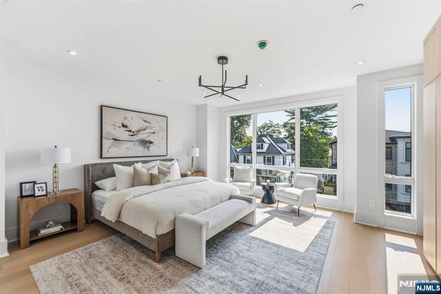 1017 Kingsland Lane, Fort Lee, NJ 07024