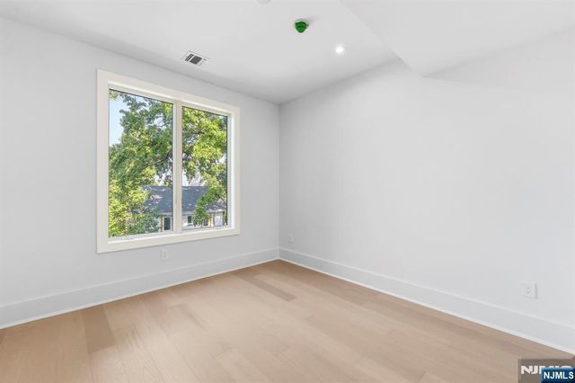 1017 Kingsland Lane, Fort Lee, NJ 07024