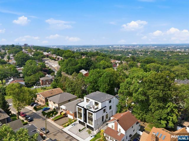 1017 Kingsland Lane, Fort Lee, NJ 07024