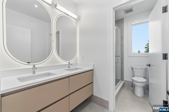 1017 Kingsland Lane, Fort Lee, NJ 07024