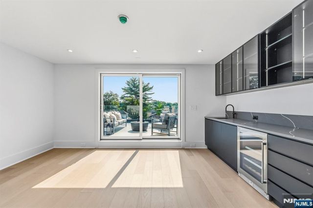 1017 Kingsland Lane, Fort Lee, NJ 07024