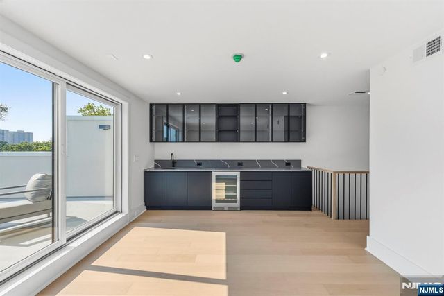 1017 Kingsland Lane, Fort Lee, NJ 07024