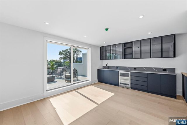1017 Kingsland Lane, Fort Lee, NJ 07024