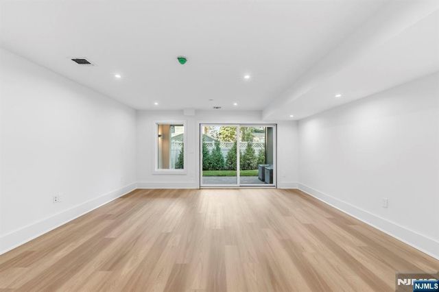 1017 Kingsland Lane, Fort Lee, NJ 07024