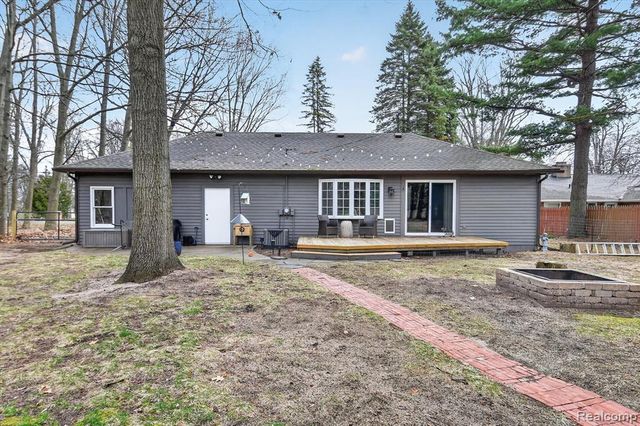 5569 Lakeshore Road, Fort Gratiot, MI 48059