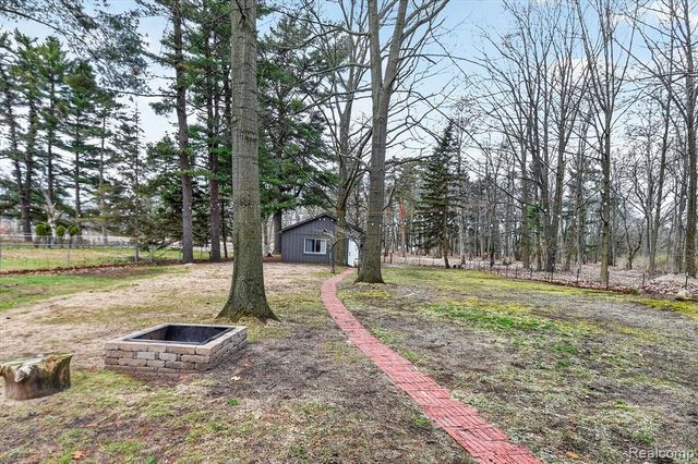 5569 Lakeshore Road, Fort Gratiot, MI 48059