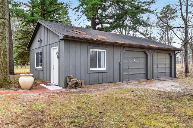 5569 Lakeshore Road, Fort Gratiot, MI 48059