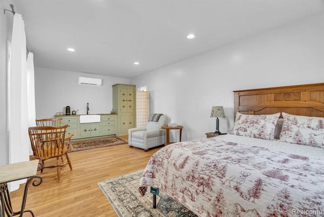 5569 Lakeshore Road, Fort Gratiot, MI 48059