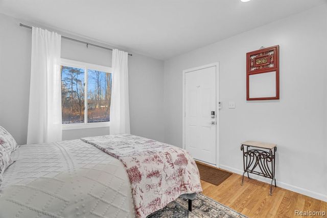 5569 Lakeshore Road, Fort Gratiot, MI 48059