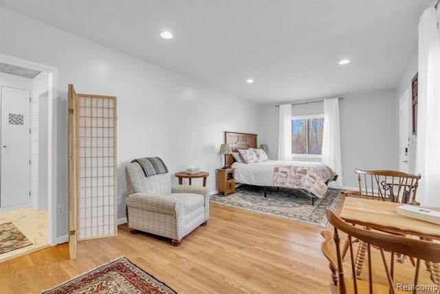 5569 Lakeshore Road, Fort Gratiot, MI 48059