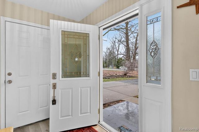 5569 Lakeshore Road, Fort Gratiot, MI 48059