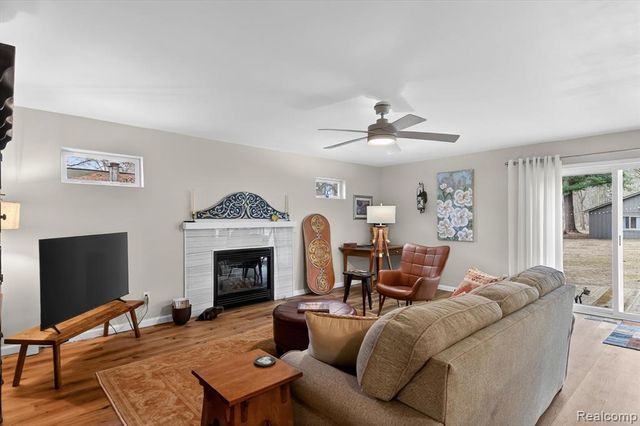 5569 Lakeshore Road, Fort Gratiot, MI 48059