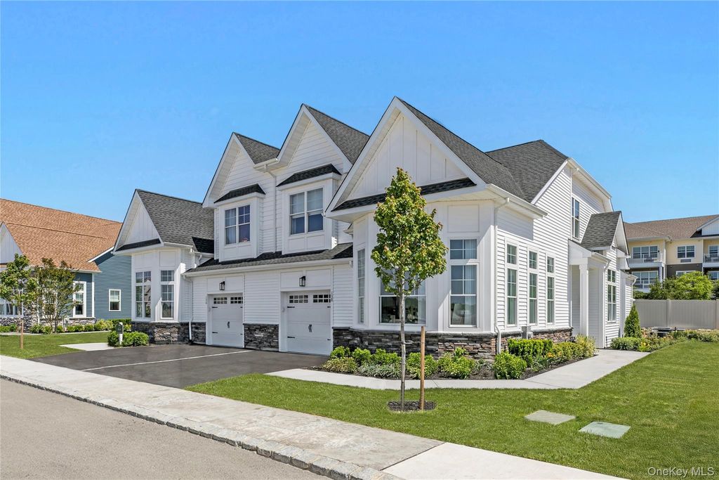 140 Celine Lane 12, Yaphank, NY 11980