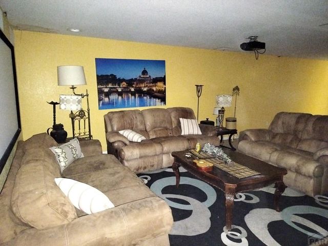 523 E Hahns Peak Ave, Pueblo West, CO 81007