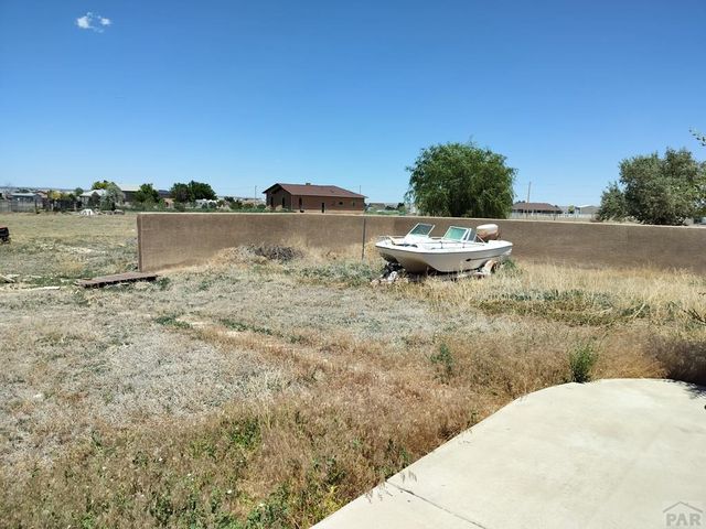 523 E Hahns Peak Ave, Pueblo West, CO 81007