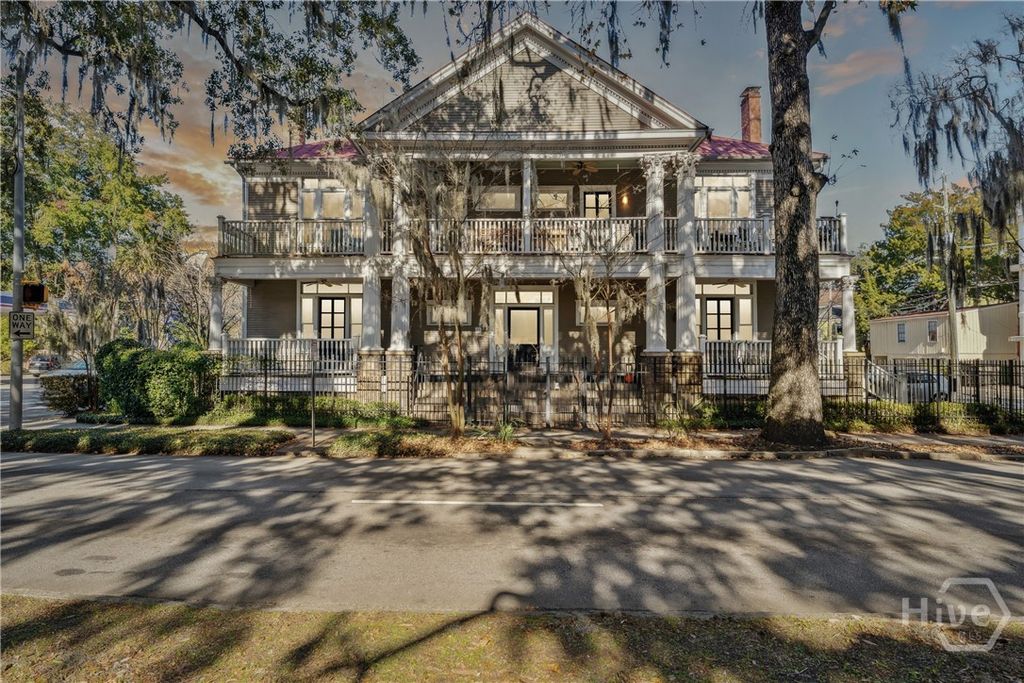 Image 1 of property listing at 8 W 37th Street F, Savannah, GA 31401