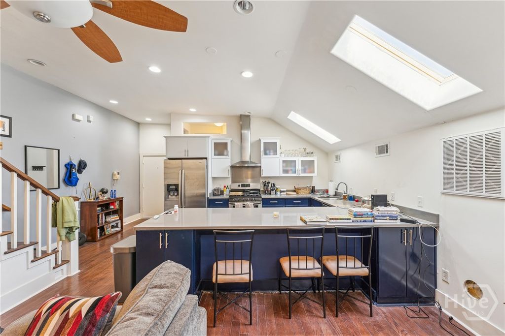 Image 14 of property listing at 8 W 37th Street F, Savannah, GA 31401