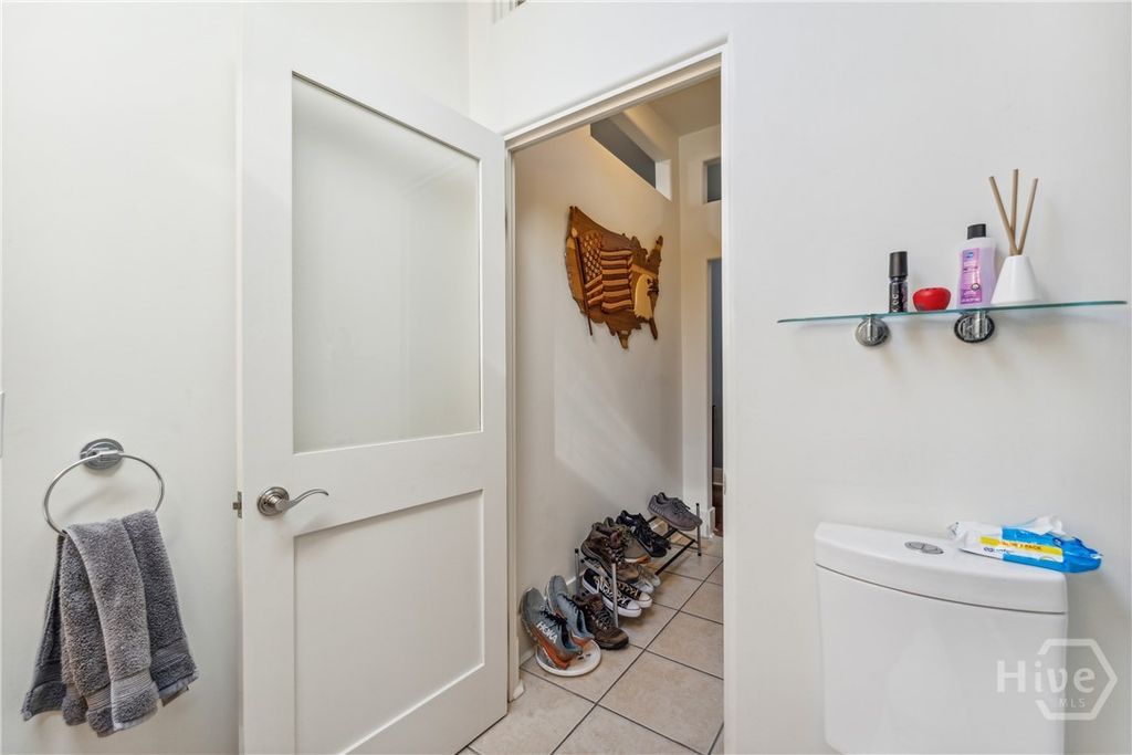 Image 19 of property listing at 8 W 37th Street F, Savannah, GA 31401