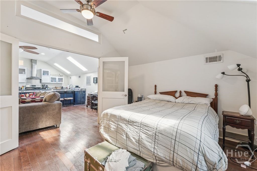 Image 23 of property listing at 8 W 37th Street F, Savannah, GA 31401
